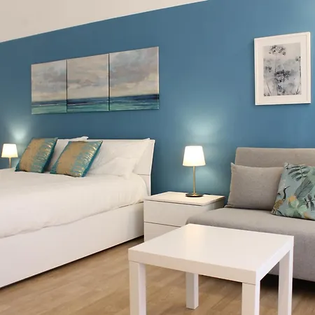 University Home Апартаменти Барі