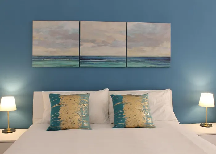 University Home Apartment *